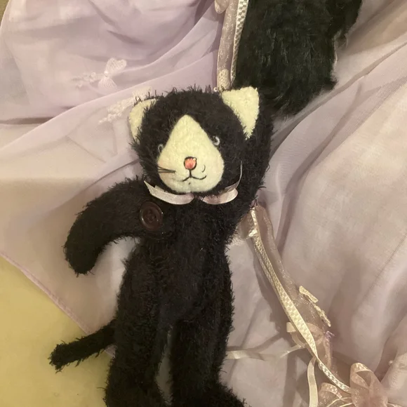 Vintage 1980s Bunnies By The Bay And Friends Black Cat Plush Lettie Lilac set - Picture 3 of 12